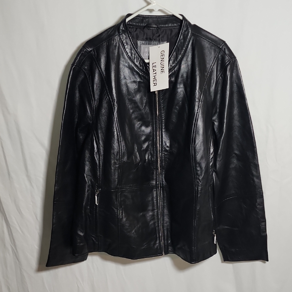 Elegant Black Leather Women's Jacket